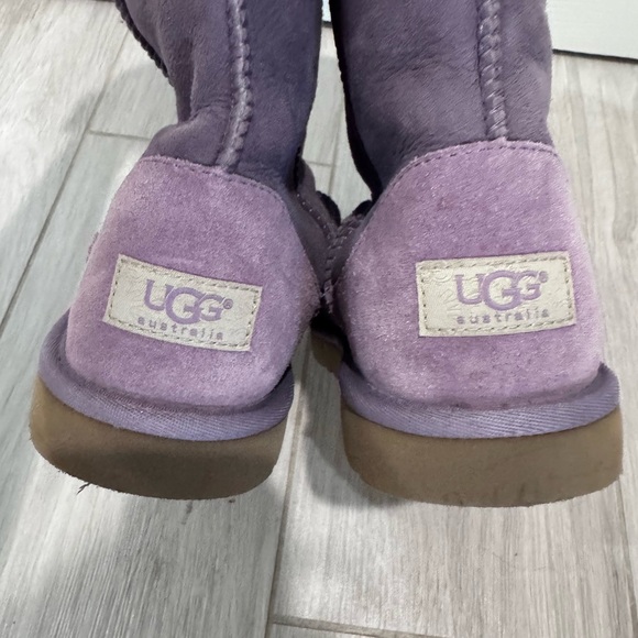 UGG women’s Classic Tall sheepskin boots in lavender purple. - Picture 3 of 11